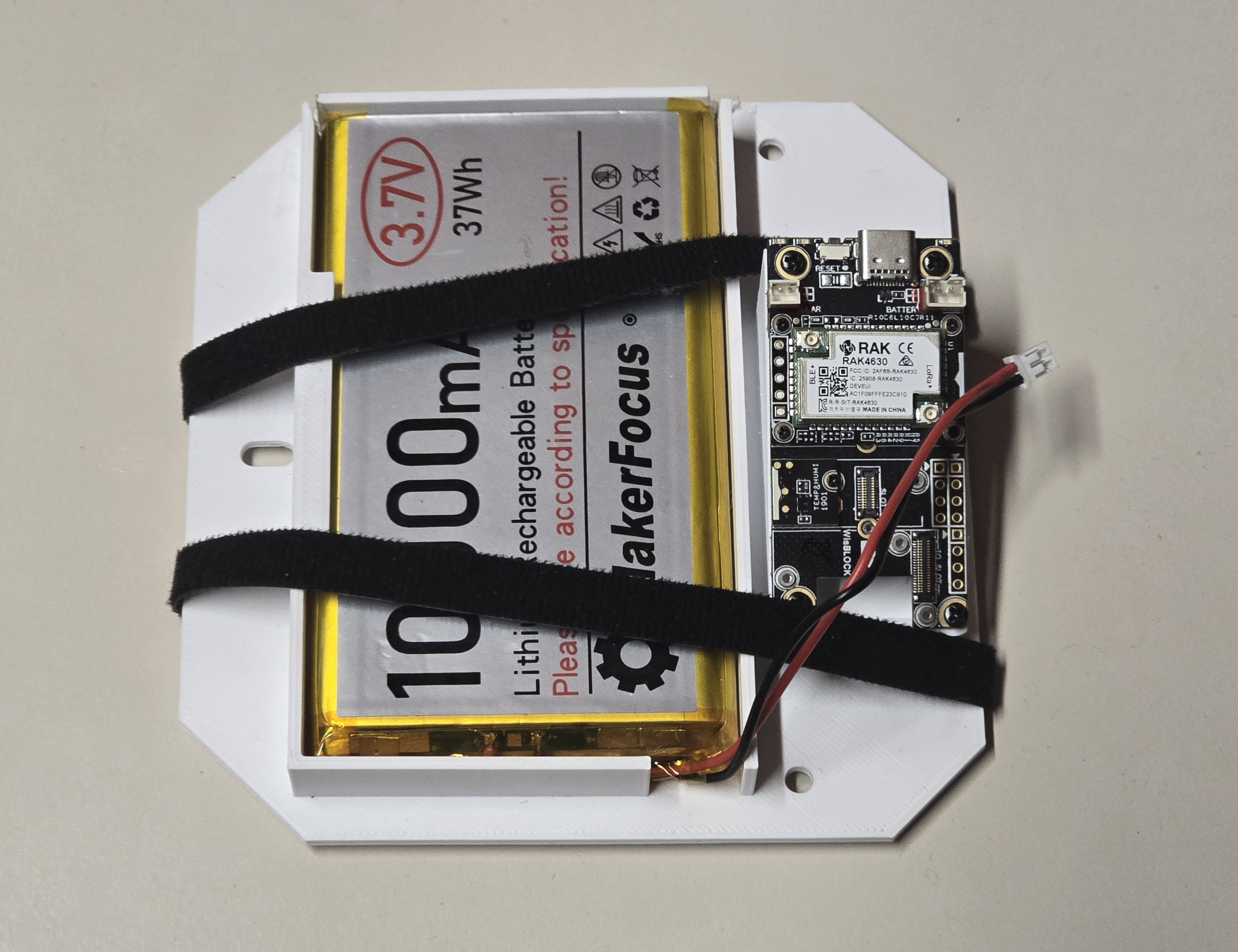 Basis mit montierter Elektronik